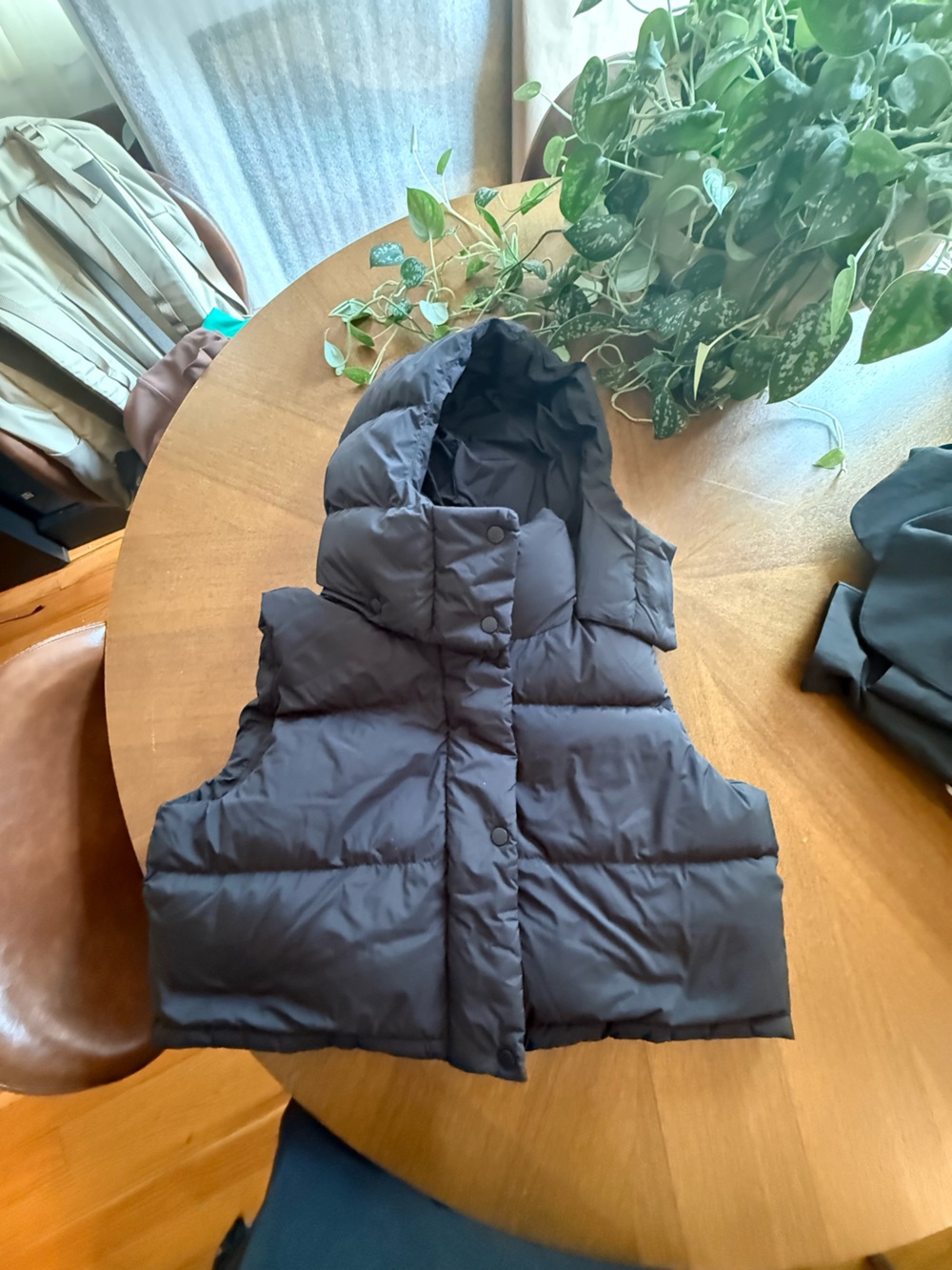 lululemon athletica cropped Black Puffer Hooded Vest